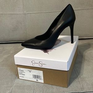 Jessica Simpson black pump